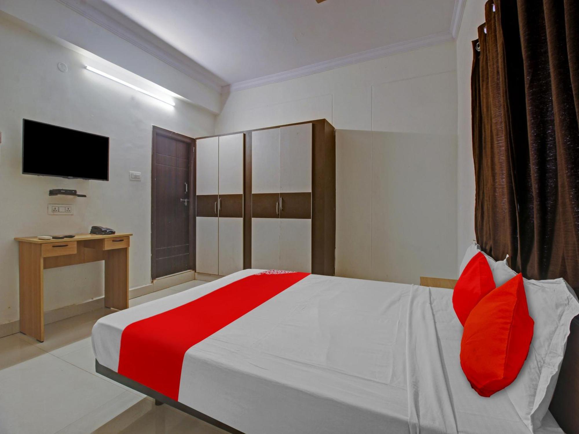Hotel O Svr Silver Key Lingampalli Exteriör bild