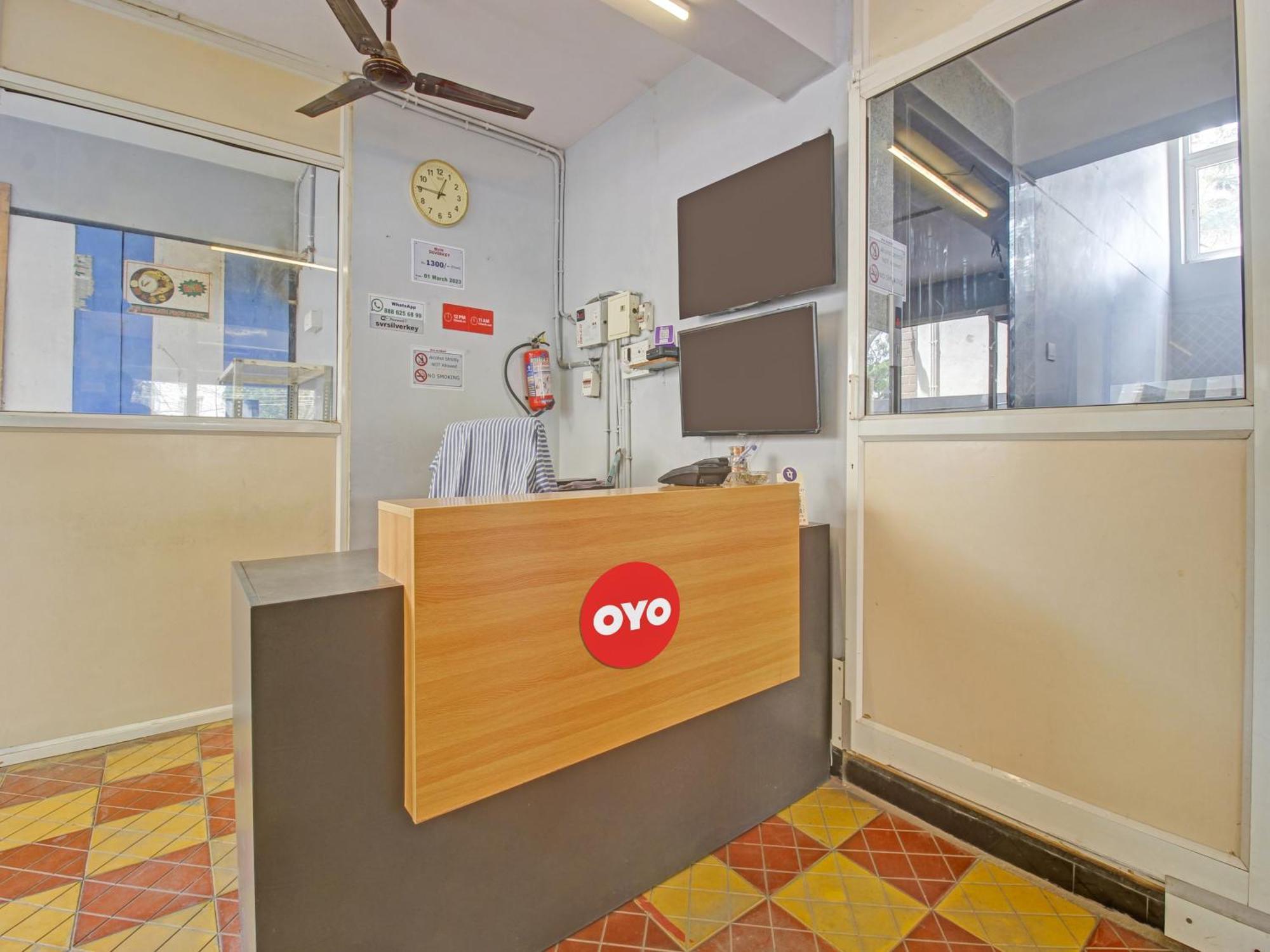 Hotel O Svr Silver Key Lingampalli Exteriör bild