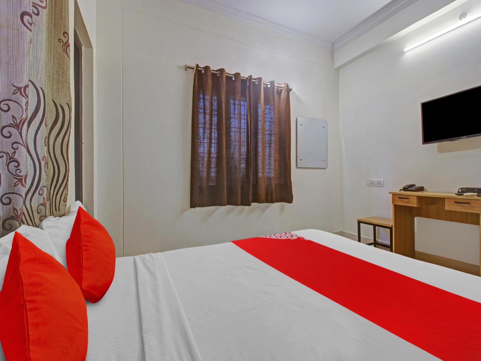 Hotel O Svr Silver Key Lingampalli Exteriör bild