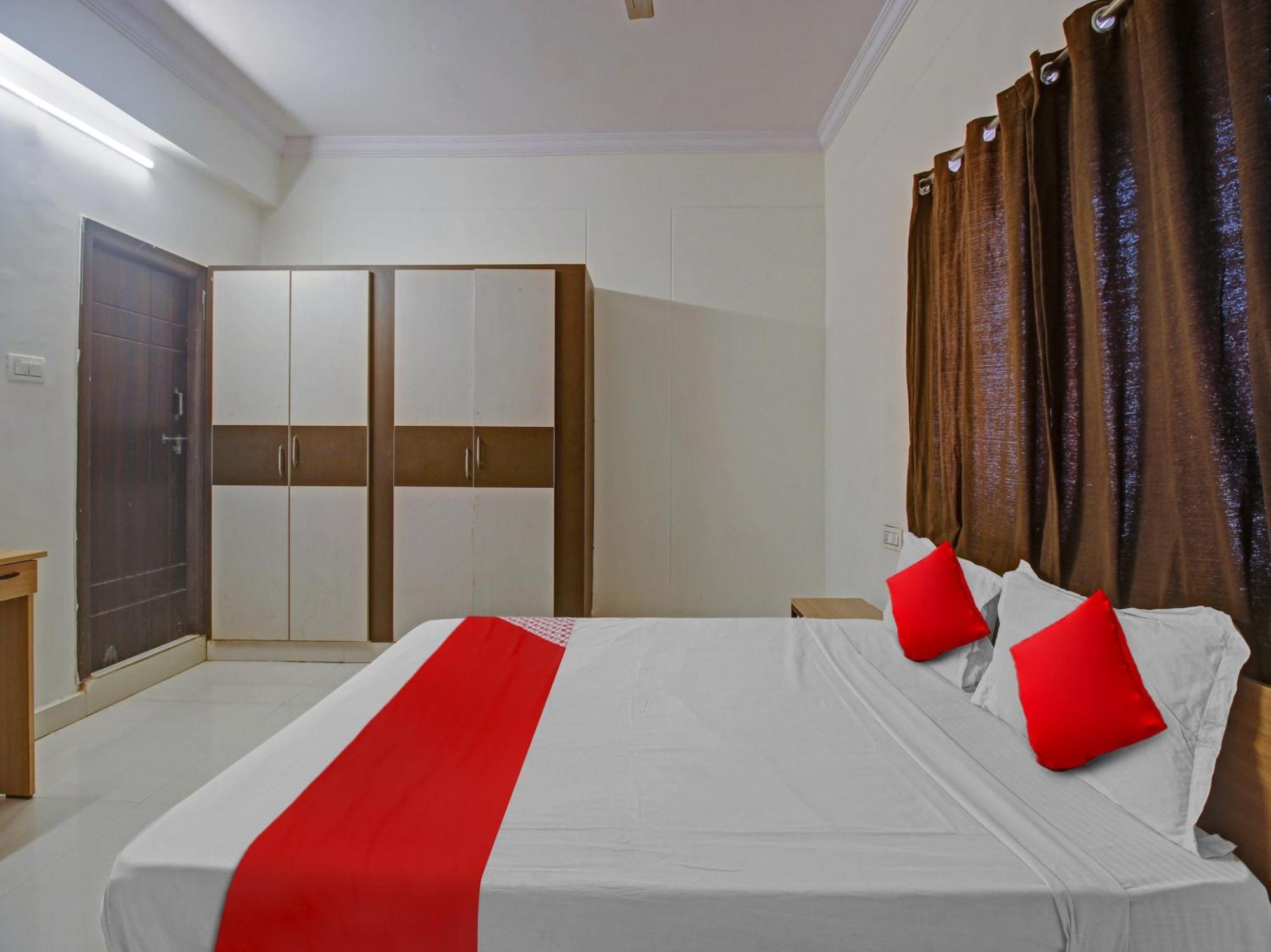 Hotel O Svr Silver Key Lingampalli Exteriör bild