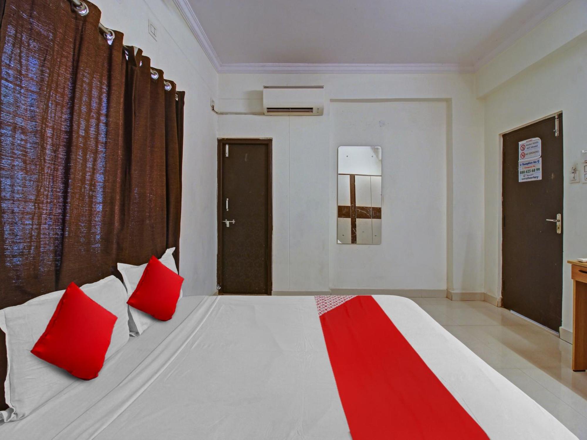 Hotel O Svr Silver Key Lingampalli Exteriör bild
