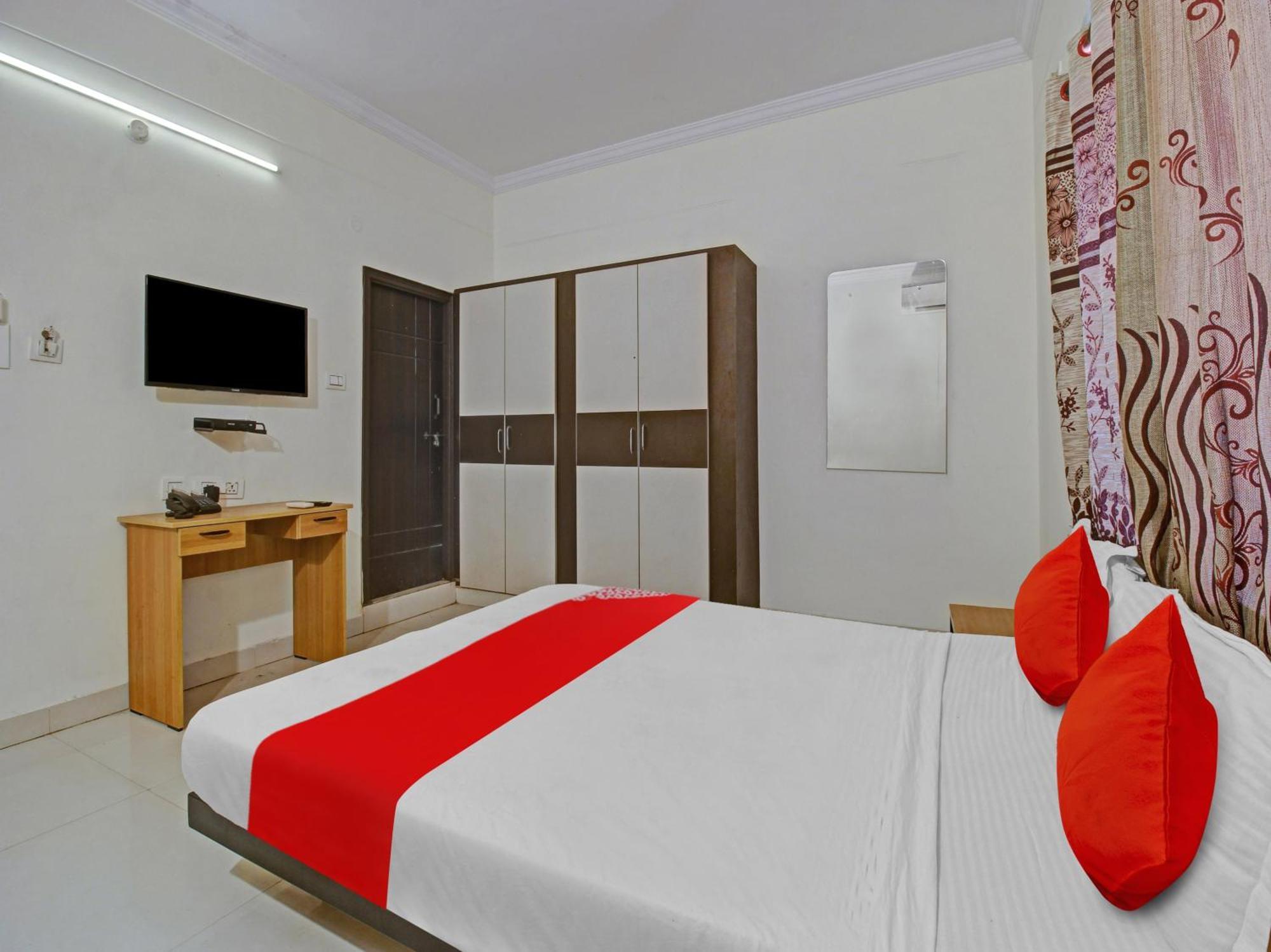 Hotel O Svr Silver Key Lingampalli Exteriör bild