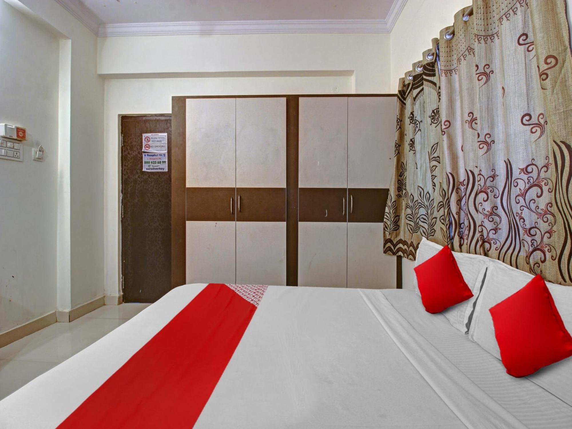 Hotel O Svr Silver Key Lingampalli Exteriör bild
